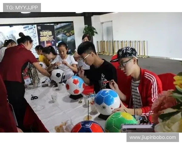 围绕QQ世界杯公仔打造的青春足球狂欢盛典故事与城市激情梦想之旅