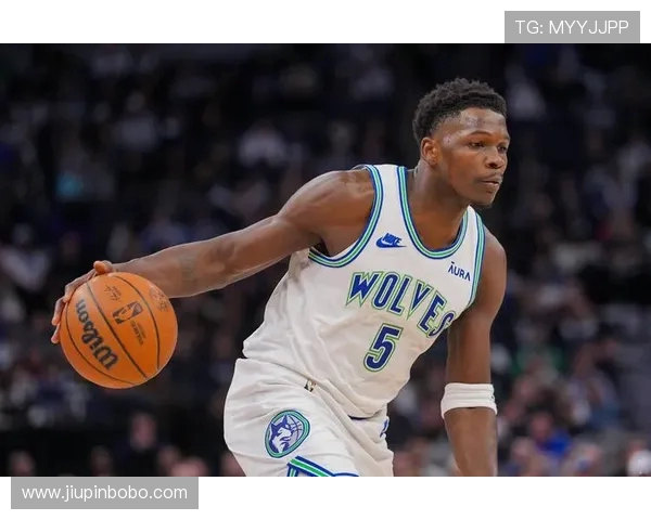 爱德华兹全场表现惊艳21投11中砍下30分6篮板6助攻2抢断1盖帽正负值高达22